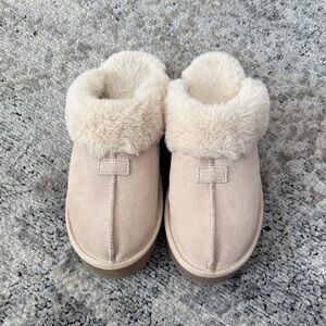 Cozy Cream Fur-Lined Women's Slippers